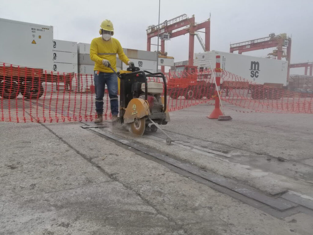 Trabajo en puente peatonal